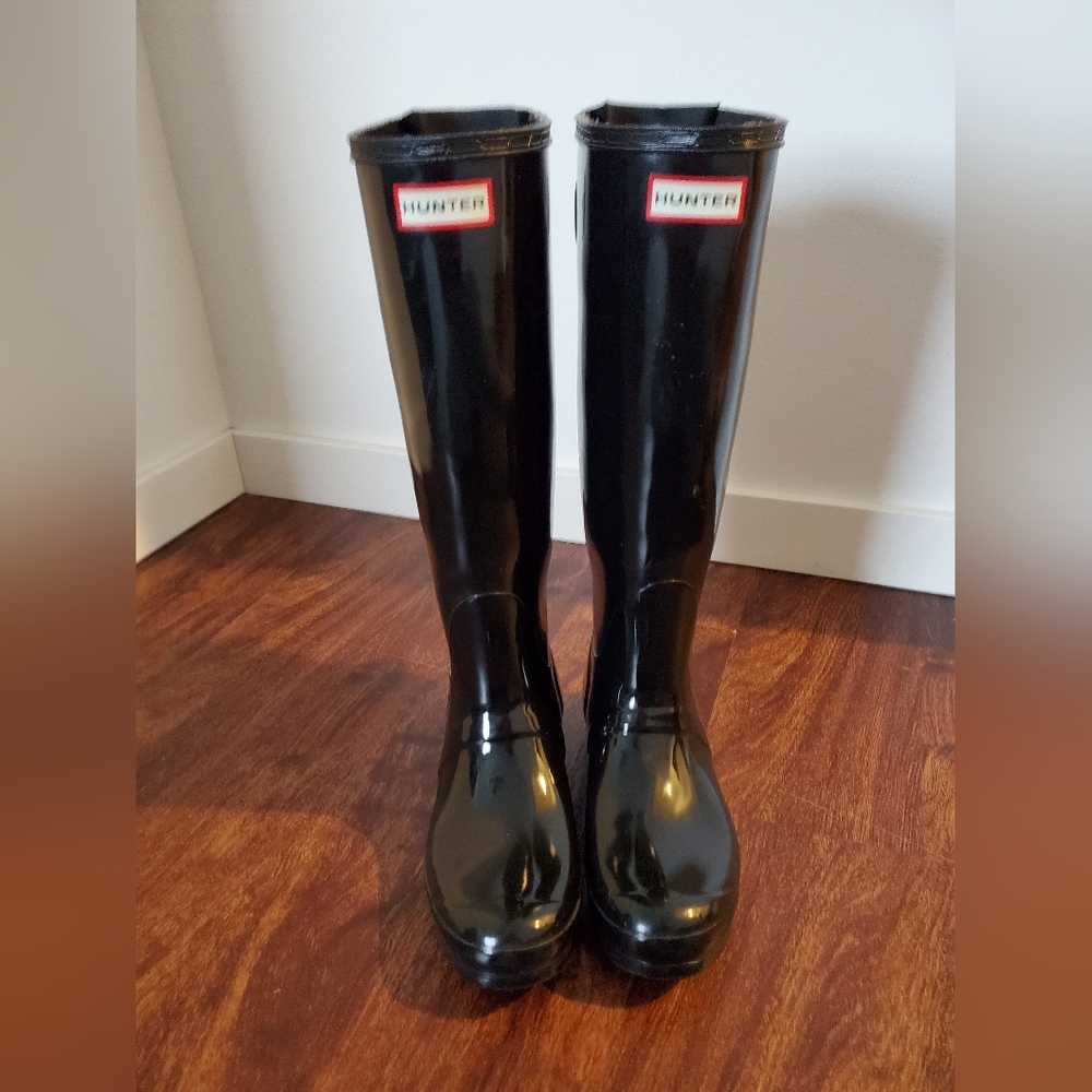 Hunter shiny black rain boots size 8